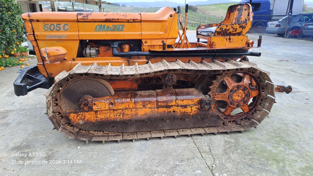 Trator rastos fiat 605C