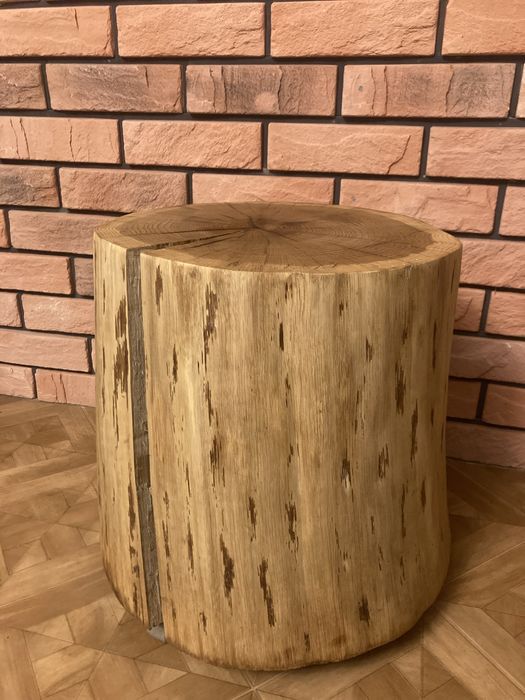 Pieniek dekoracyjny stolik kawowy na kółkach