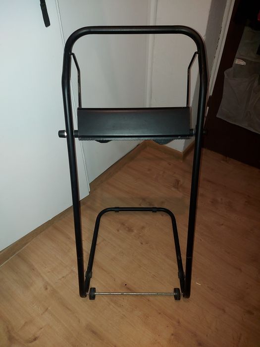 Podajnik podłogowy na czyściwo, folię stretch