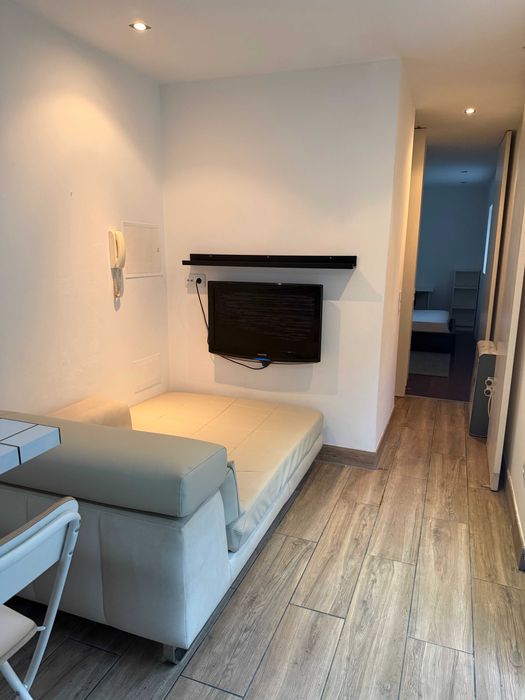Arrendo moradia T1 com espaço exterior