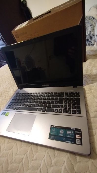 Vendo notebook Asus usado com a caixa . € 115,00
