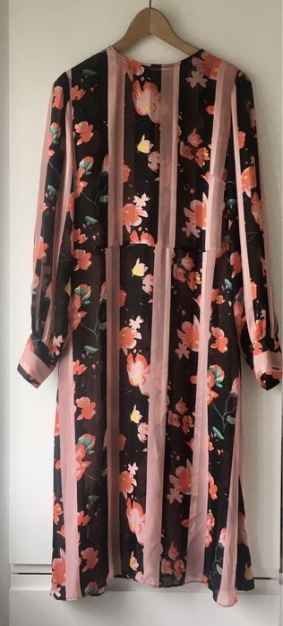 Piękna Sukienka lekko prześwitująca