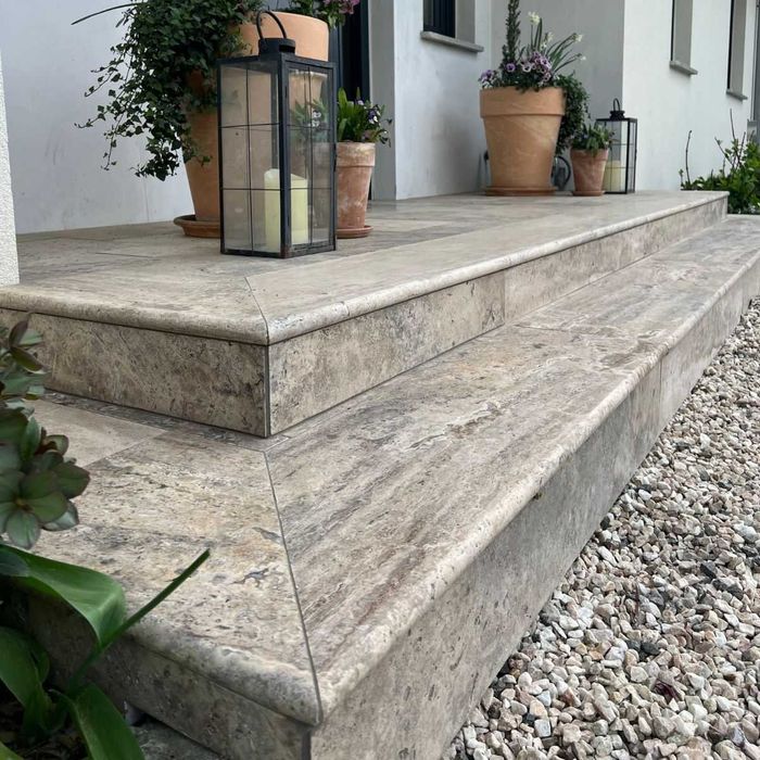 Schody Stopień Trawertyn Silver Ash szlifowany z bullnose 135x33x3 cm