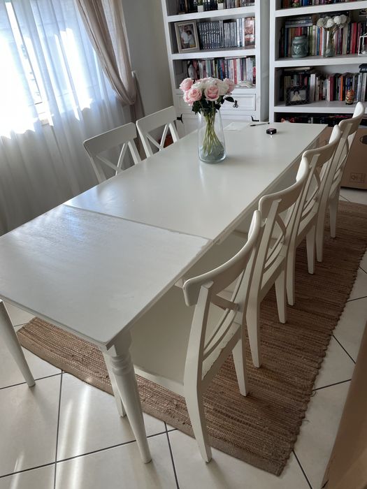 Mesa e cadeiras de sala jantar