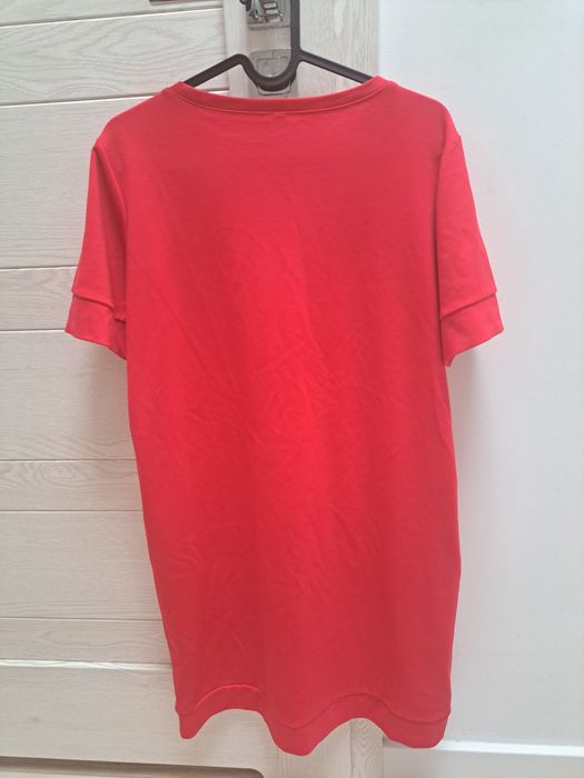 Czerwona dresowa sukienka z kieszeniami M