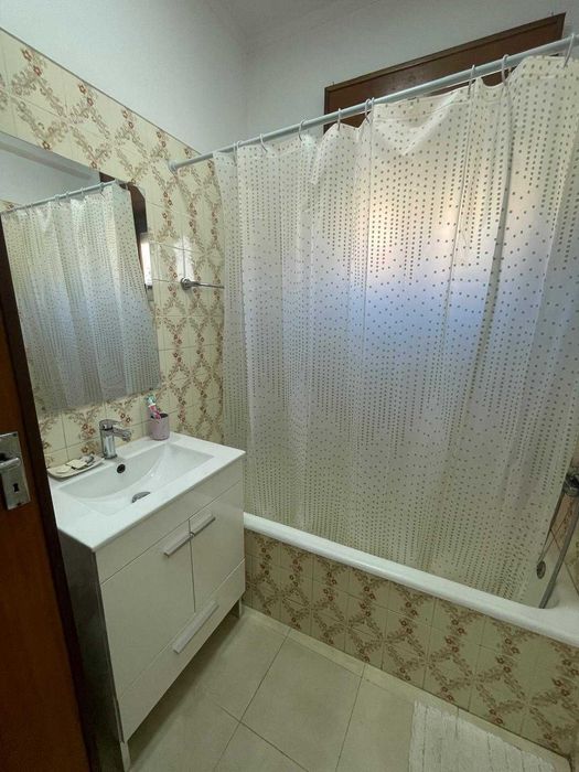 Aluga- se quarto em Algueirão, Mem Martins