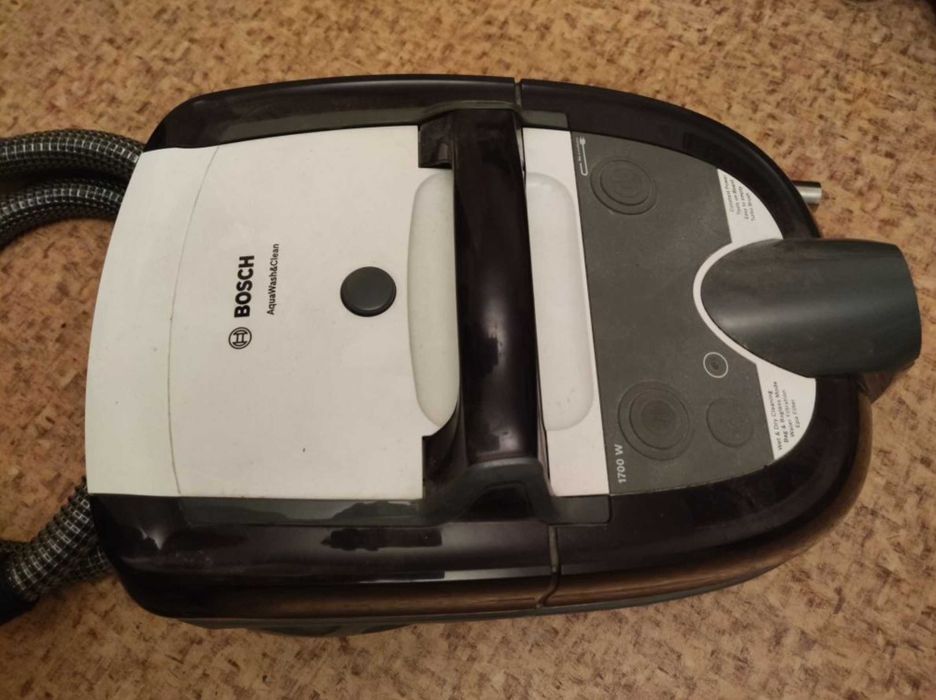 Моющий пылесос с аквафильтром Bosch BWD41740/04 1700 Вт