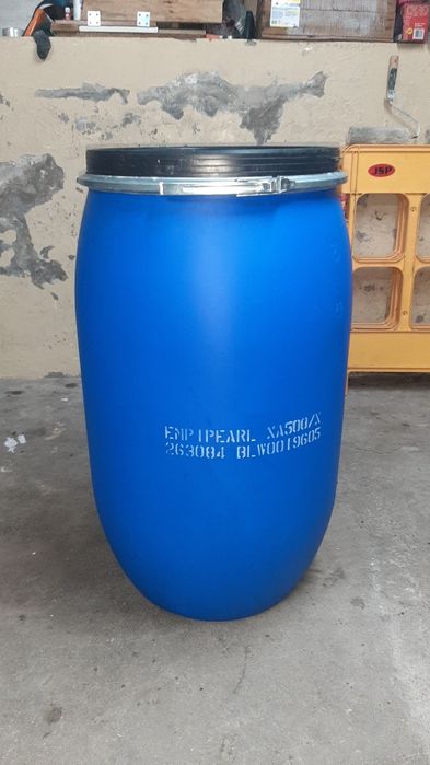 Bidons de plástico 250L c/novos. Possibilidade de entrega, a combinar.