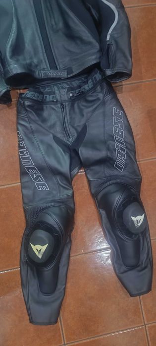 Fato Denise e botas Denise