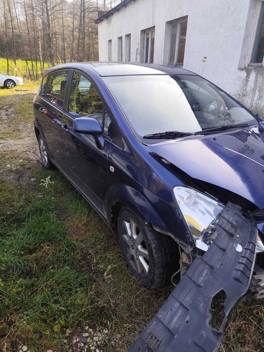 Posiadam czesci toyota corolla  verso 2.0 d4d  2005r