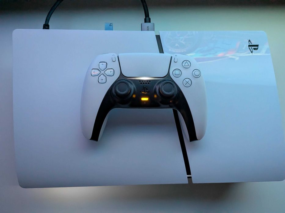 PS5 usada Slim 1 TB + Comando + Cabo HDMI 8K