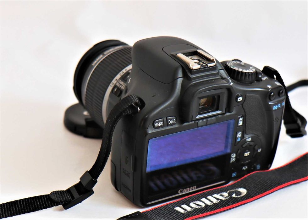 Canon 550D com lente Canon 18-55mm máquina fotográfica digital reflex