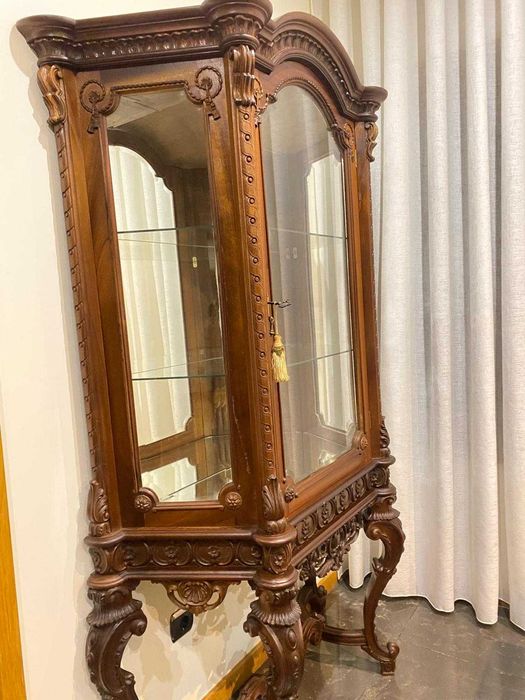 Movel madeira talhada a mão