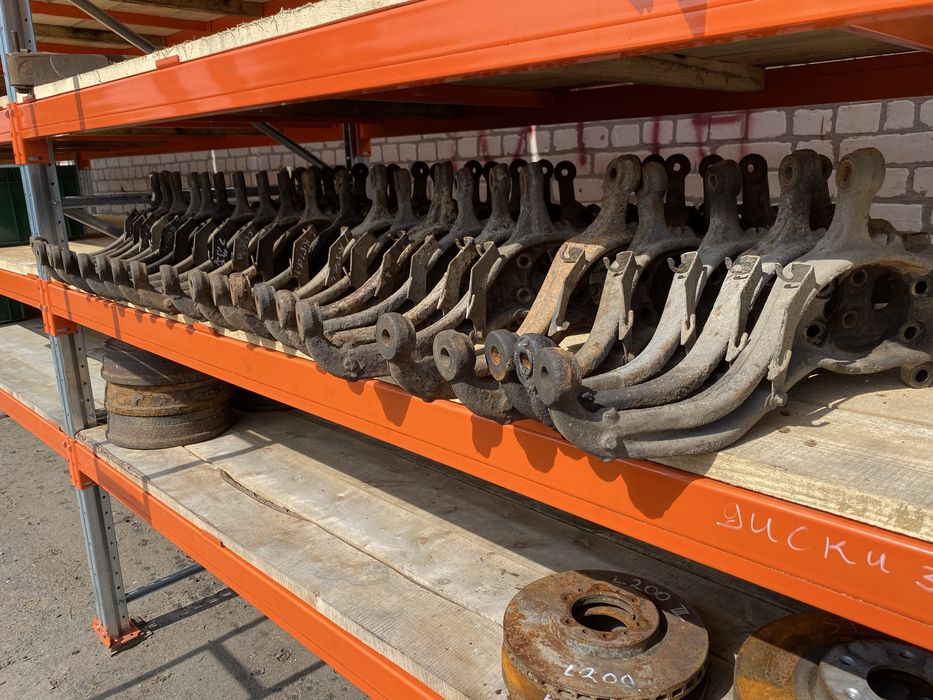 Цапфа поворотний кулак Nissan Navara D40 Pathfinder R51