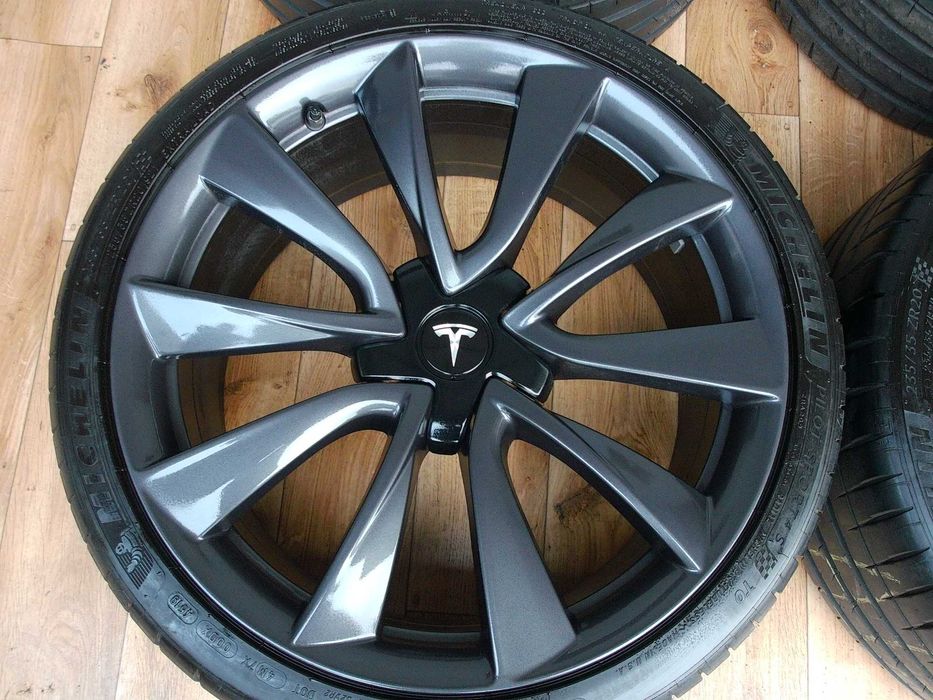 Felgi Tesla model 3 20 5x114,3 ET 35 z czujnikami ładne!