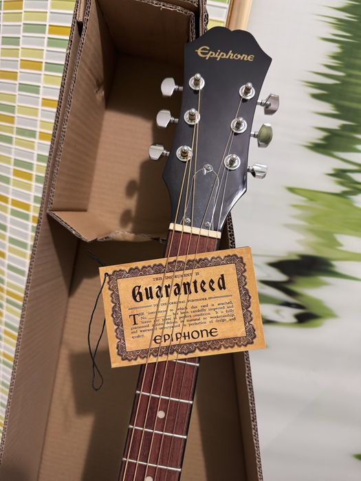 Гитара нова Epiphone