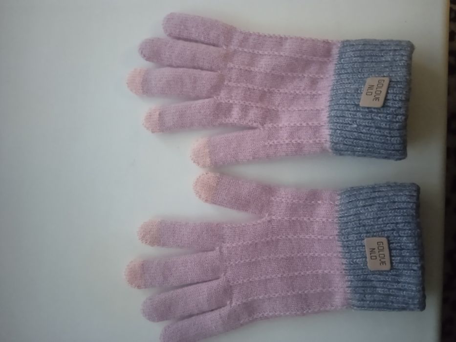 Дуже гарні теплі в'язані рукавички