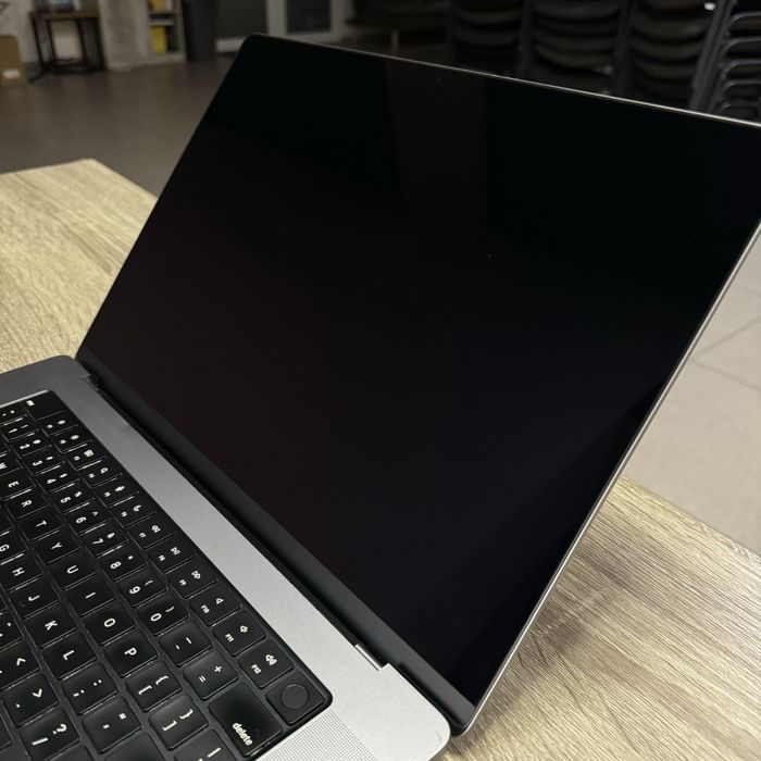 MacBook Pro 16 2021 M1Pro 512 ssd 16 ram