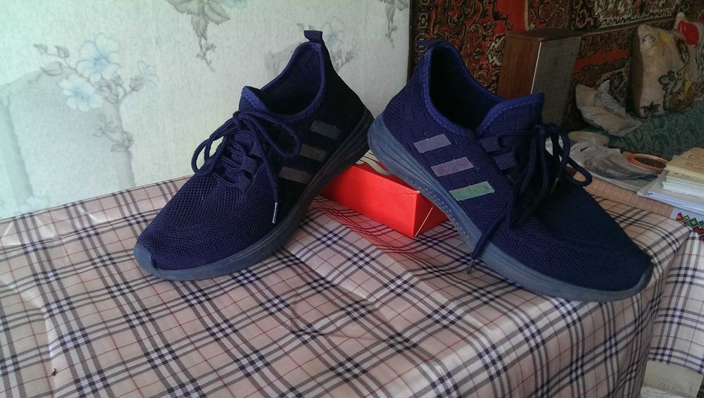 Лёгкие кроссовки унисекс сеточка 37р. в прекрасном состоянии 23,5см