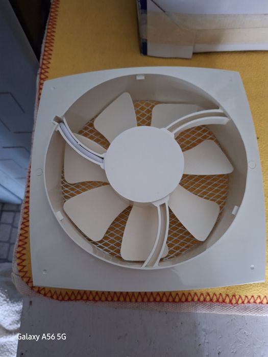 Extrator para parede e vidro