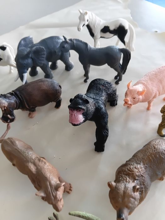 20 figuras de animais de marca com 12 cm(novos)