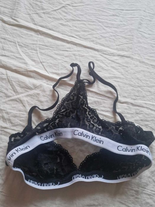 Stanik Calvin Klein dla młodej nastolatki