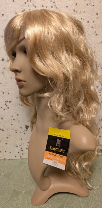 Peruka kręcona blondynka