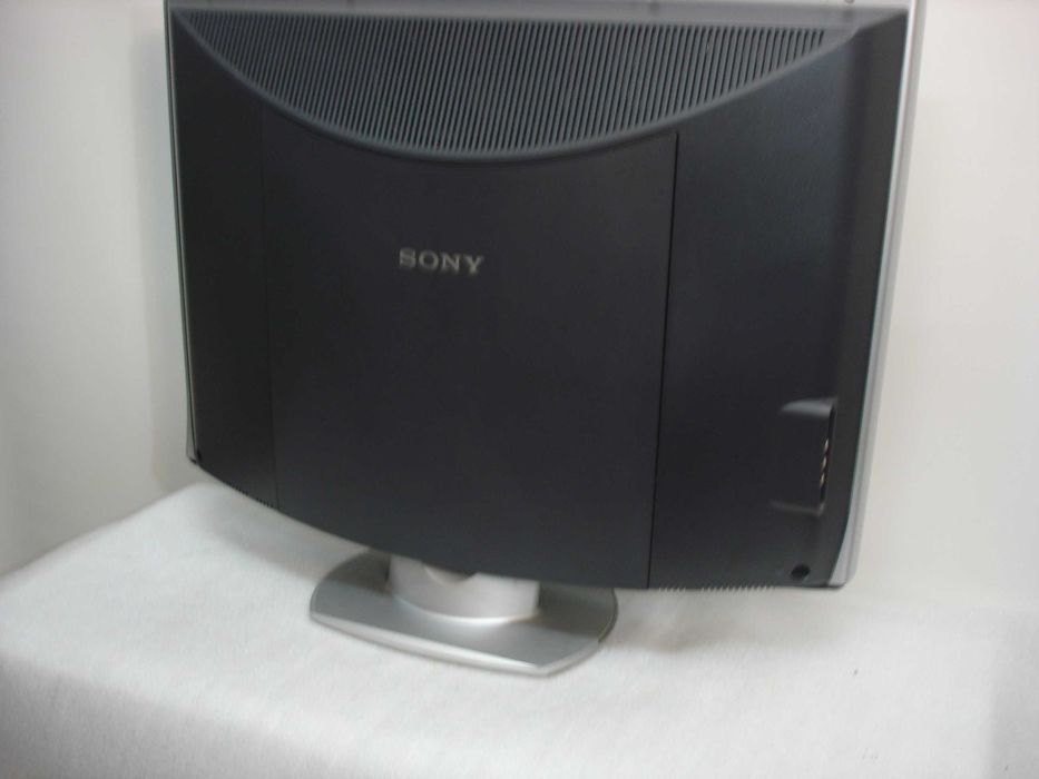 Televisor  SONY KLV-27 HR3