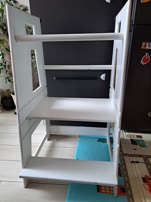 Вежа помічника Монтессорі