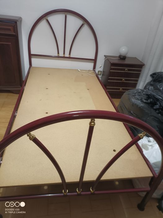 Quarto completo. Não vendo separado.Transporte por conta do comprador