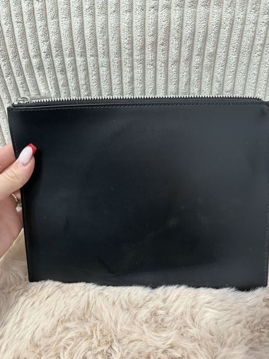 czarna kosmetyczka Mugler