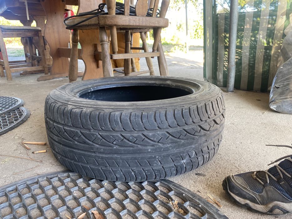 Pneu hankook 185/55 R15. Bom estado.