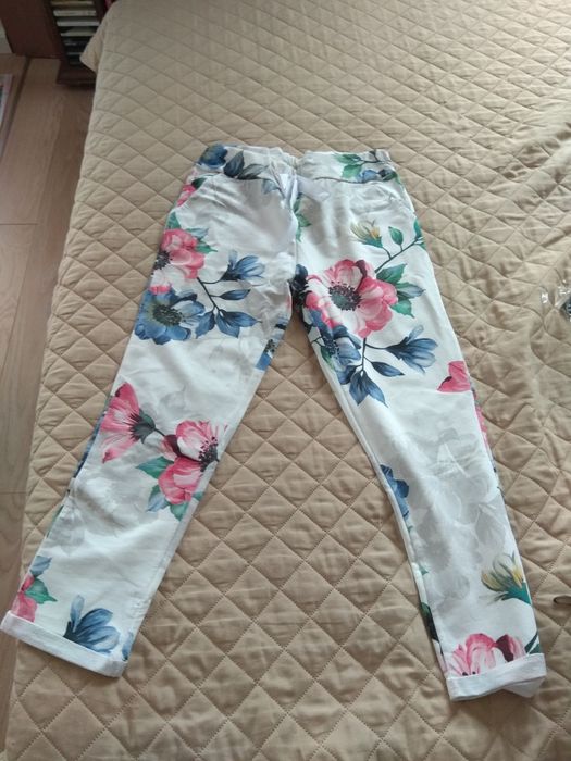 Spodnie w kwiaty