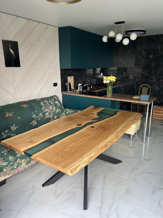 Обідні столи. Вироби з масиву.