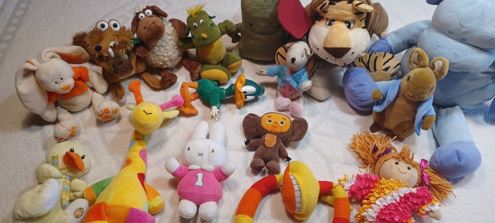 Іграшки м'які та резинові динозаврики