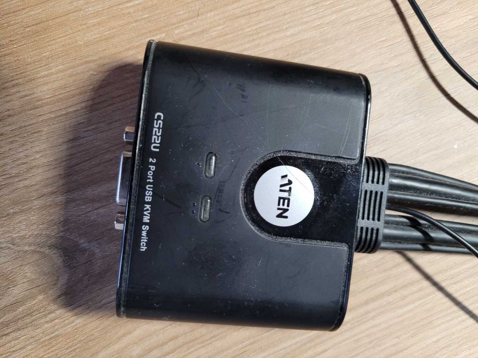 Przełącznik komputerów KVM USB VGA ATEN CS22U