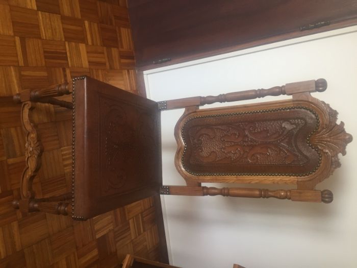 armário / móvel / mesa / cadeiras / antigo (sala jantar antiga)