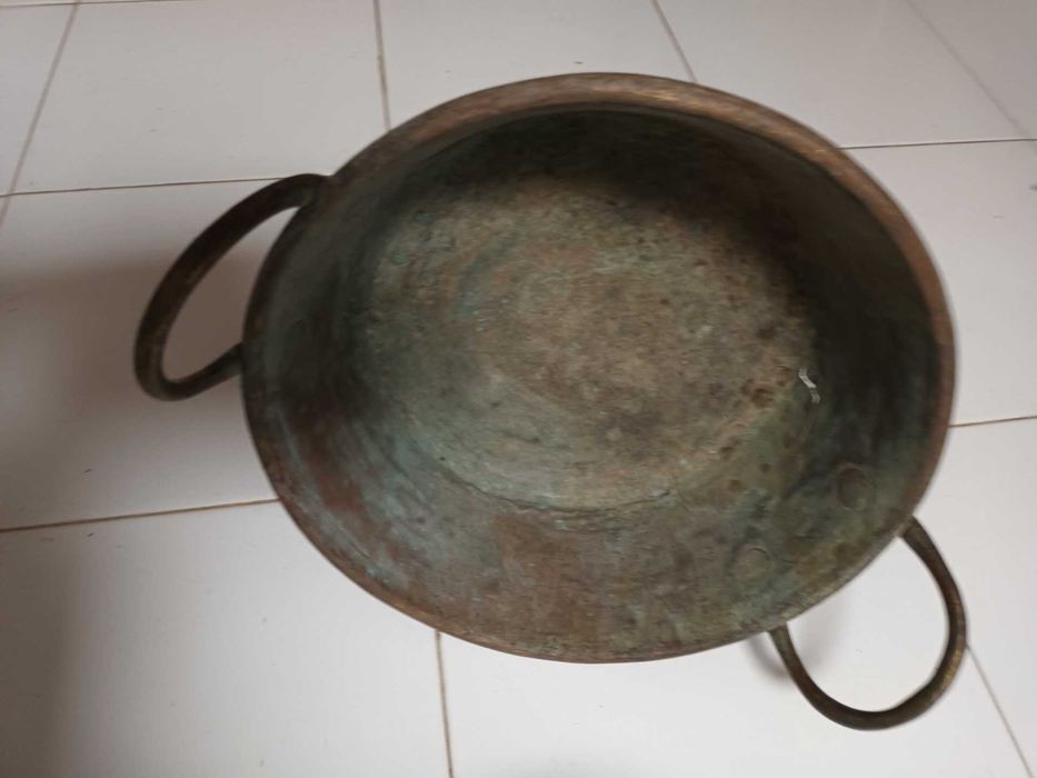 Tacho de arame, em cobre.