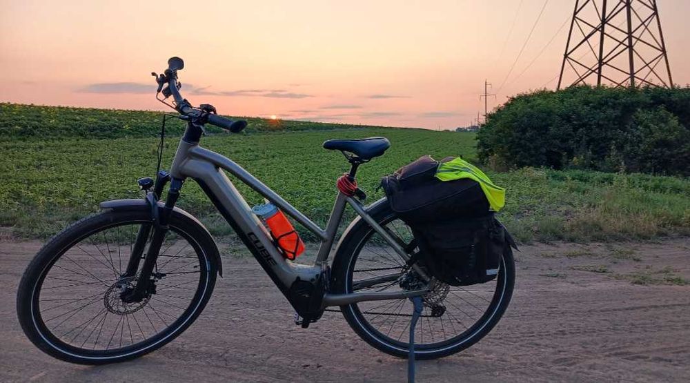 Cube Kathmandu SLX Hybrid 2023 електровелосипед

1 700 $