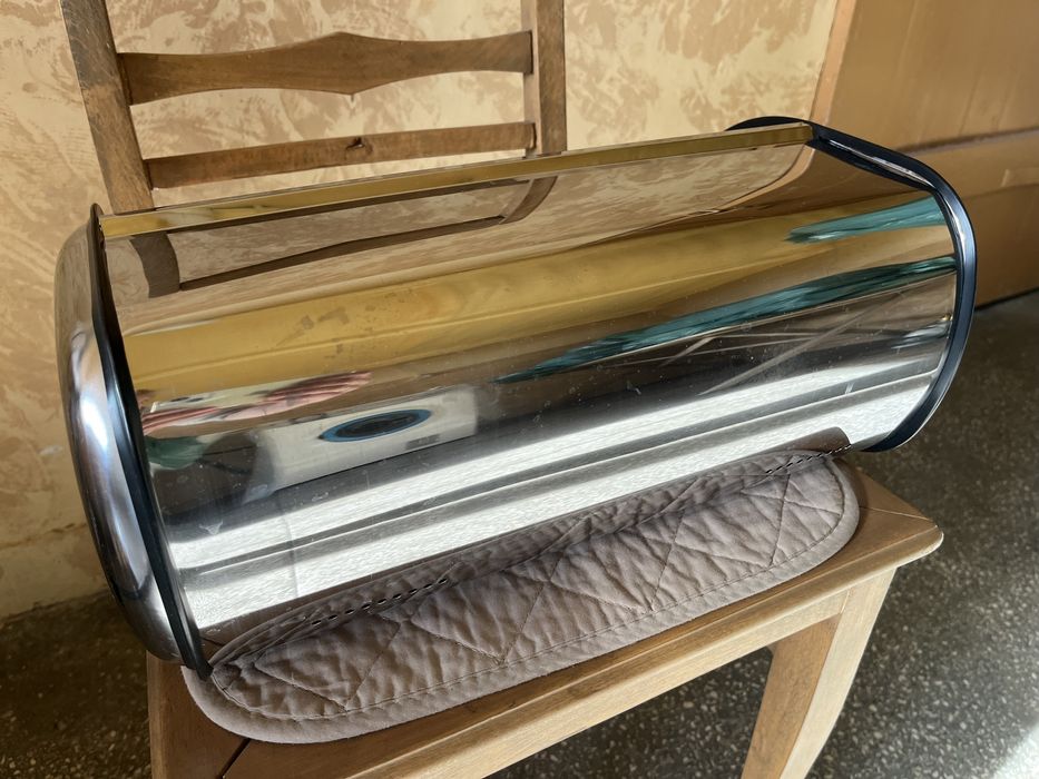 Stalowy pojemnik na chleb