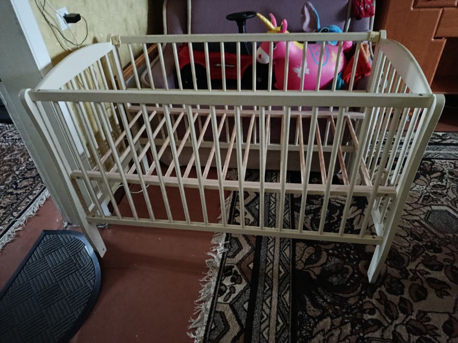 Срочно продам детскую кроватку, матрас,  постельное и бортики !!!