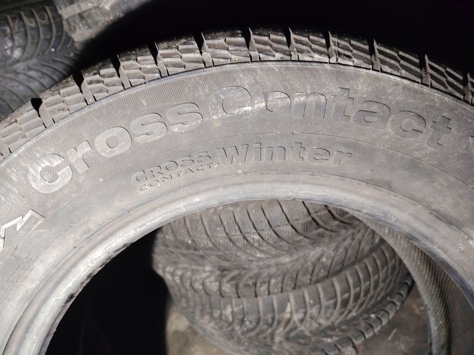 235 65R18 Continental