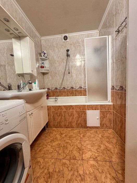 Продається 3 кімнатна Квартира з ремонтом