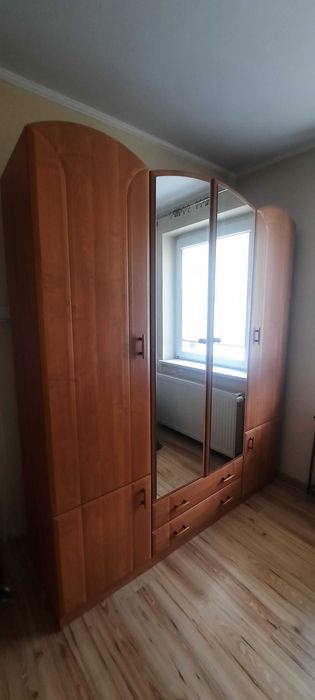 Sprzedam  szafę  na ubrania