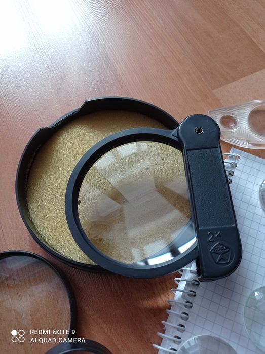 Увеличительное стекло оптика лупа.