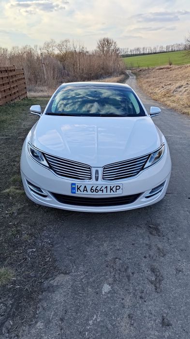 Гібрид бізнес класу. Розхід 5,5 по місту