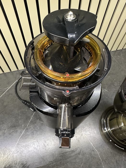 Wyciskarka Kuvings REVO830