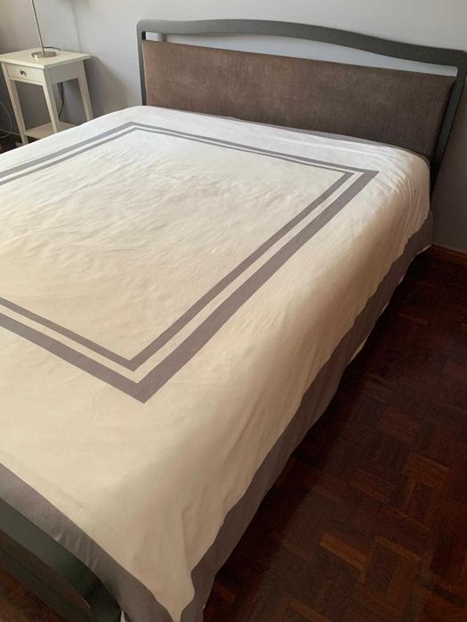 Conjunto Cama de Casal Estofada + Colchão (200x160) – Impecável