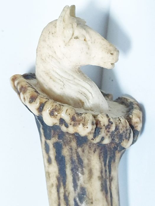 Invulgar antigo cabo de sobrinha/abre cartas... em chifre de veado