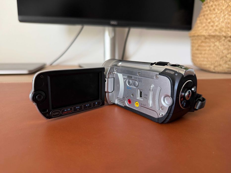 Kamera Canon FS100 | Camcoder | Dad cam | Super stan | VHS ale wygodniej bo na kartę SD
